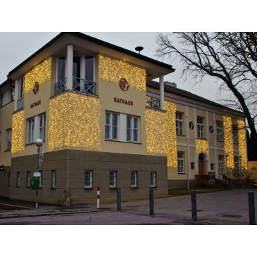 Gordijnverlichting rondom gebouw